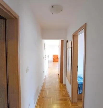 In With Terrace, Air Conditioning, Wi-fi, Washing Machine