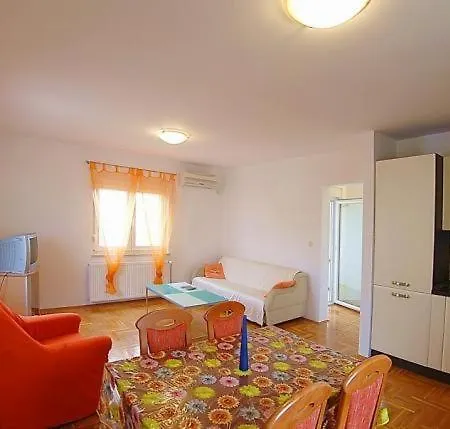 شقة In With Terrace, Air Conditioning, Wi-fi, Washing Machine ميدولين