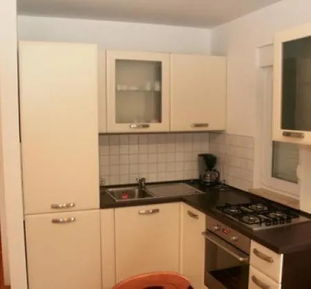 شقة In With Terrace, Air Conditioning, Wi-fi, Washing Machine